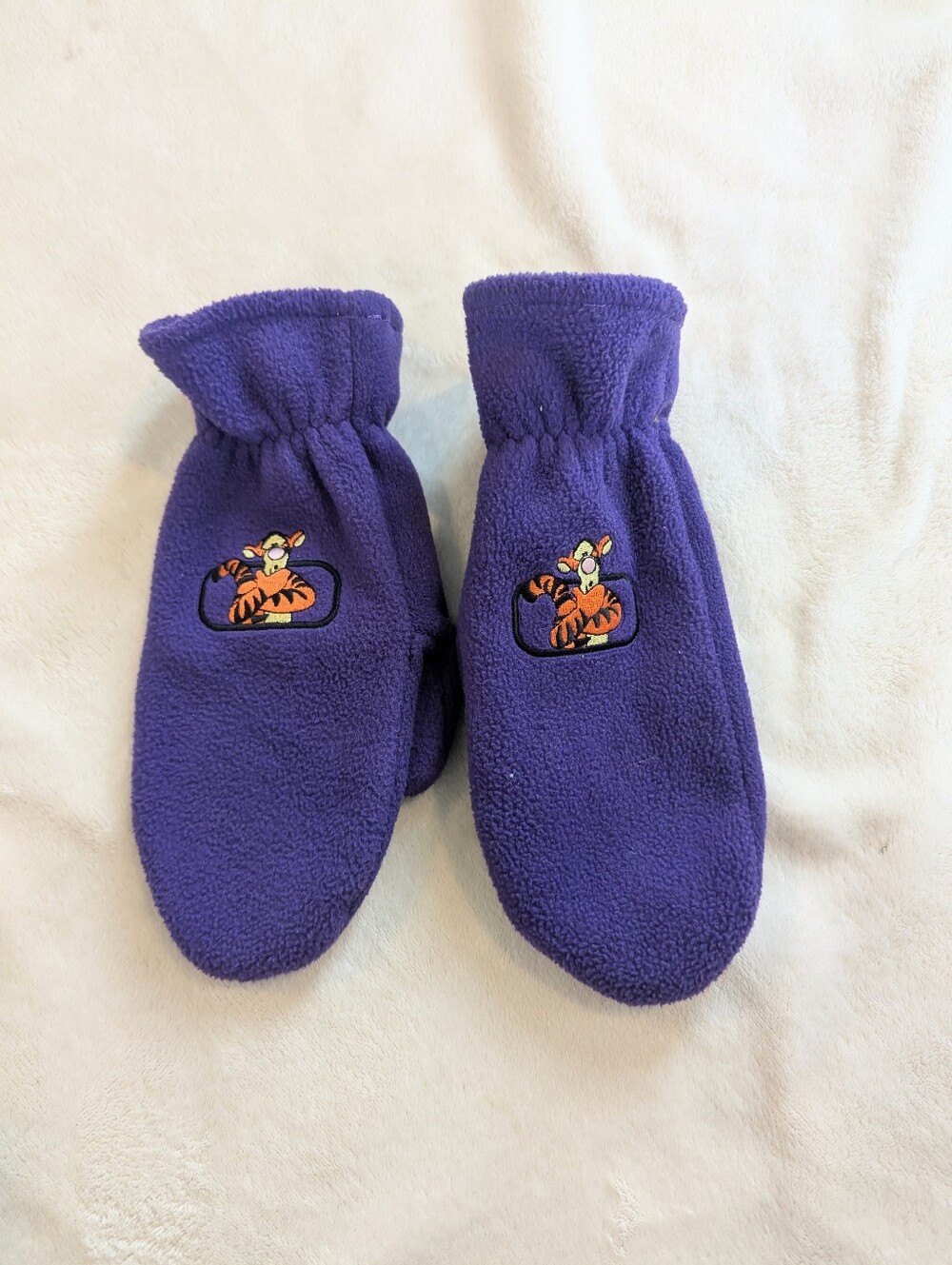 Vintage Women's Tigger Purple Fleece Mittens
